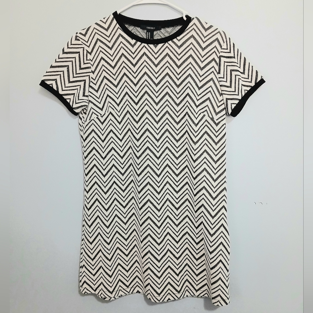 Forever 21 Black & White Chevron Knit Dress